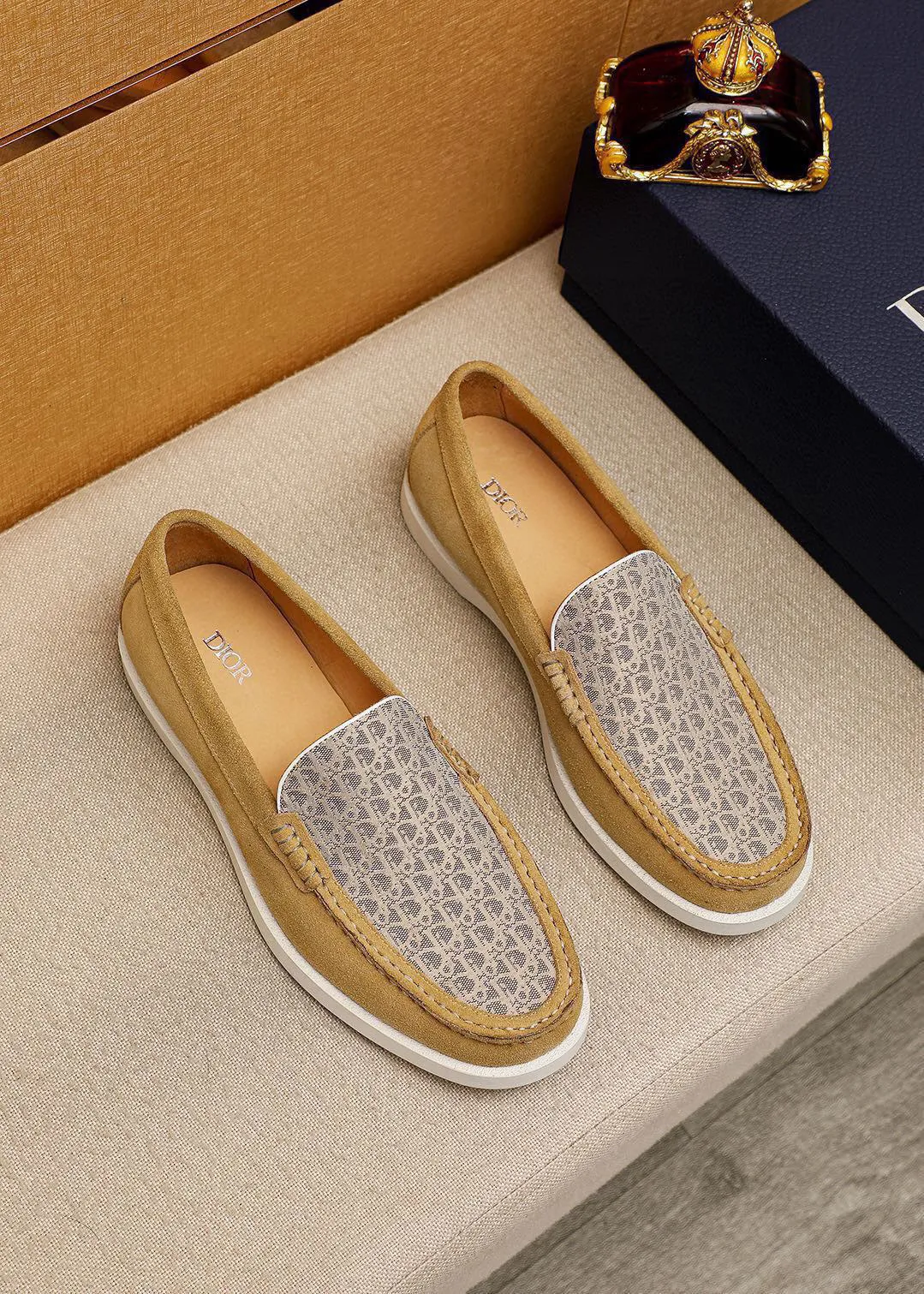 Men's shoes 💰460 💐 Product trademark: Dior "Dior" casual leather shoes Regular size: 38-44 (45.46.47🉑️Customized) Product materials: Selected Italian imported first-layer calfskin upper, imported water-dyed 🐂 cowhide lining. Strong three-dimensional visual effect, rubber outsole Color: 3⃣️colors available